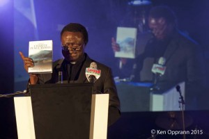 Father Edeh recieves the Bridge-Building Award in Oslo.